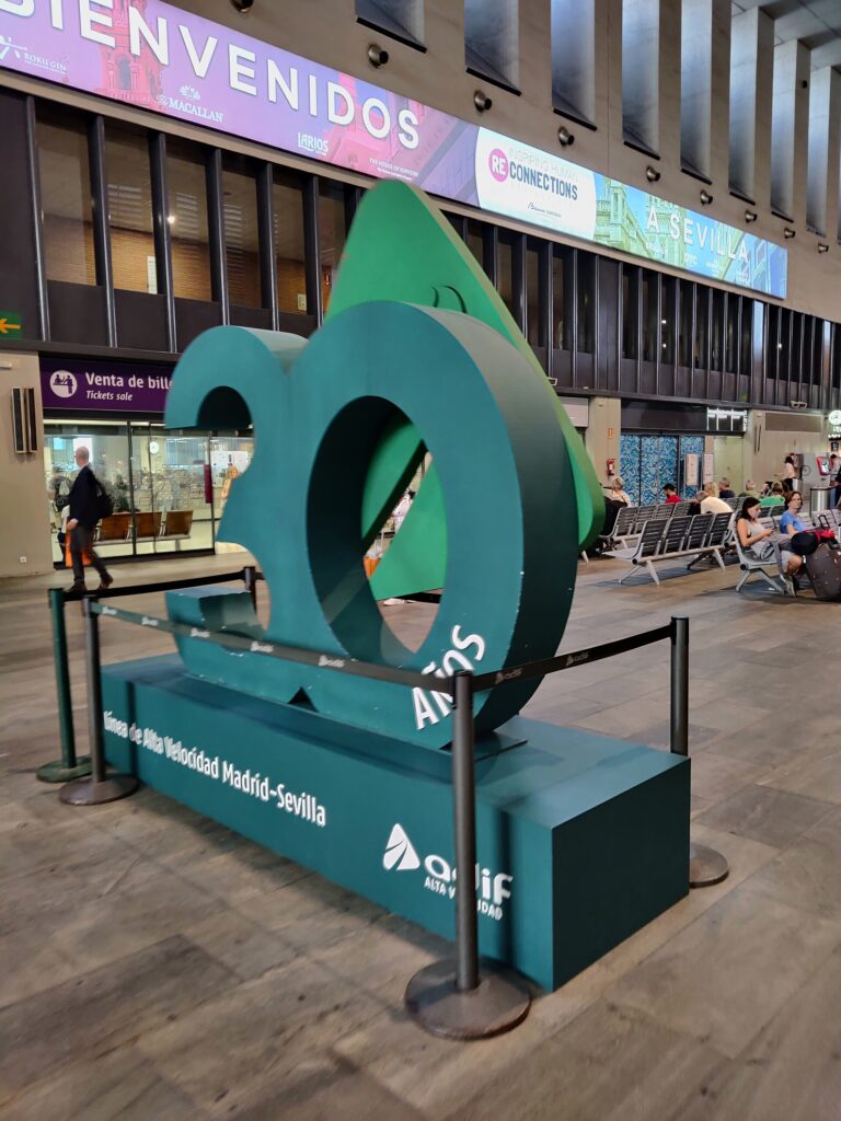 Monumento al 30 aniversario del tren de Alta Velocidad Española AVE en Santa Junta - Sevilla (España)